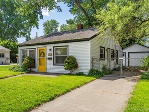 594 E Barrett Ave in Madison Heights, MI - Building Photo - Building Photo