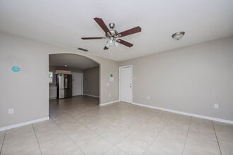 818 San Jose Ct in Kissimmee, FL - Foto de edificio - Building Photo