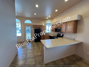 2347 W Via Di Silvio Via in Tucson, AZ - Building Photo - Building Photo