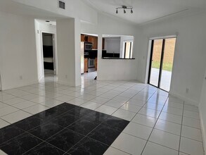 11111 SW 10th St in Pembroke Pines, FL - Building Photo - Building Photo