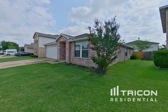 8769 Garden Springs Dr in Fort Worth, TX - Building Photo - Building Photo