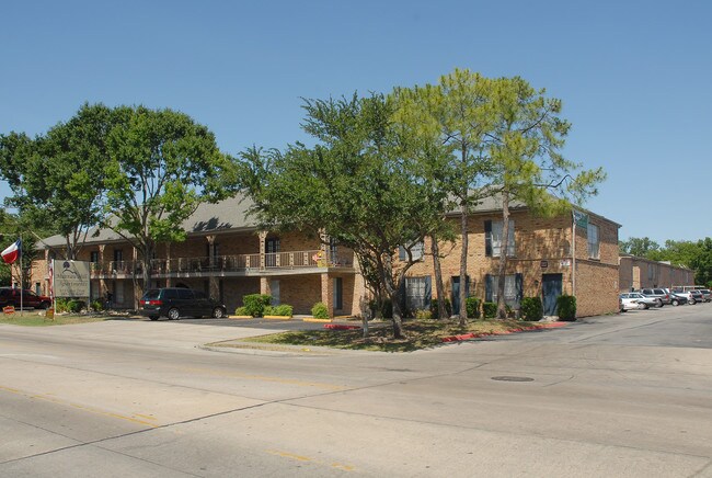 Victoria Garden Apartments in Rosenberg, TX - Building Photo - Building Photo
