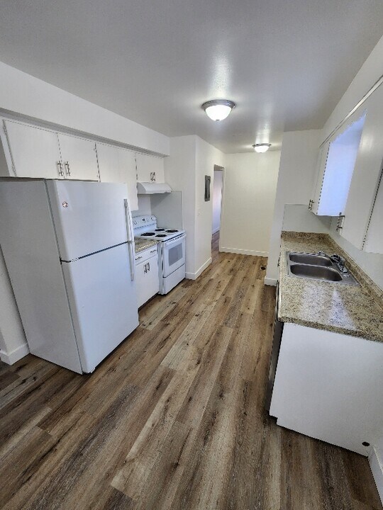 5390 S 2000 W in Roy, UT - Building Photo