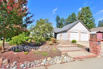 9221 Rock Canyon Way in Orangevale, CA - Building Photo - Building Photo