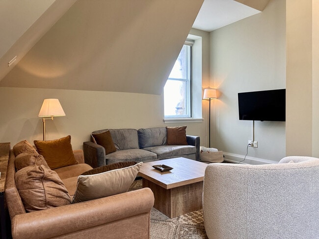 225 E Michigan St, Unit ID1379026P in Milwaukee, WI - Foto de edificio - Building Photo