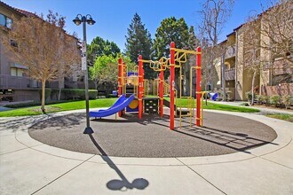 2250 Monroe St, Unit 207 in Santa Clara, CA - Building Photo - Building Photo