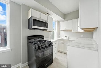 2100 Homewood Ave in Baltimore, MD - Building Photo - Building Photo