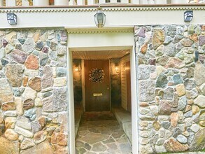 18 Atherton Rd in Brookline, MA - Building Photo - Building Photo