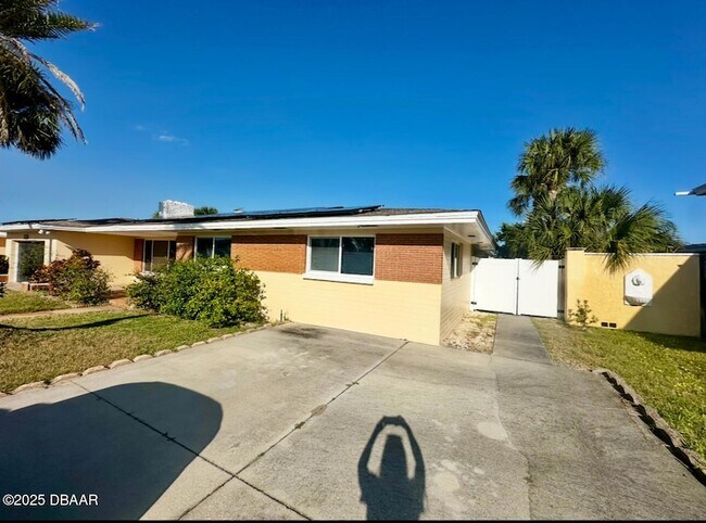 1104 Jacaranda Ave, Unit Apt 1 in Daytona Beach, FL - Foto de edificio - Building Photo