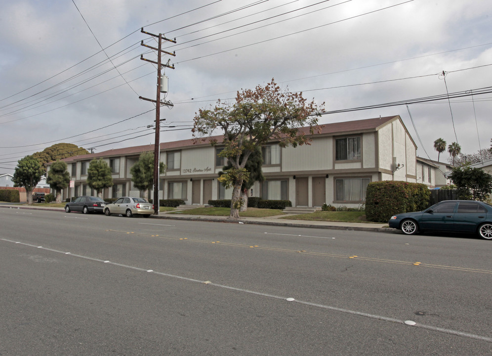 Pine Tree Park Apartments in Garden Grove, CA - Building Photo