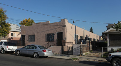 414-416 Camulos St in Los Angeles, CA - Building Photo - Building Photo