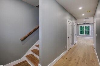 610 N Shamrock Ave in Landrum, SC - Foto de edificio - Building Photo