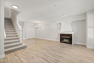 18275 NE 97th Way in Redmond, WA - Foto de edificio - Building Photo