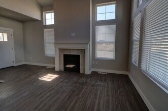 5392 W Autumn Night Ln in Herriman, UT - Building Photo - Building Photo