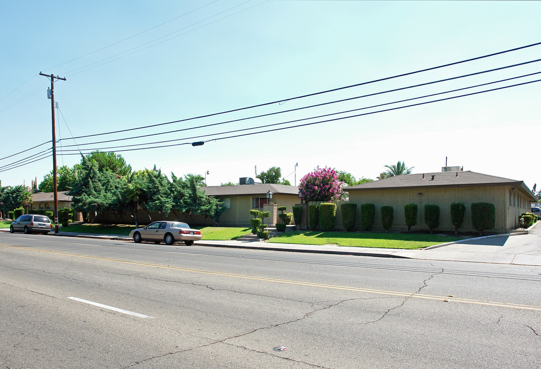 Coco Palms Apartments in Fresno, CA - Building Photo