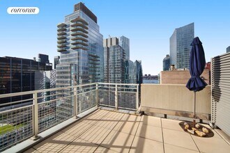 225 W 60th St in New York, NY - Building Photo - Building Photo