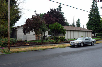 Highland Manor Annex in Salem, OR - Foto de edificio - Building Photo