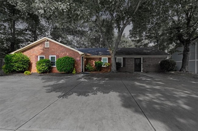 894 Five Forks Trickum Rd SW in Lawrenceville, GA - Building Photo - Building Photo