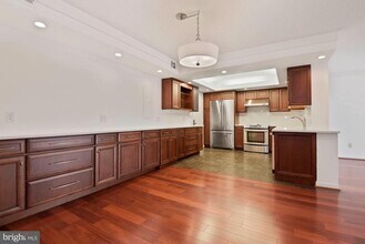 1101 S Arlington Ridge Rd in Arlington, VA - Building Photo - Building Photo