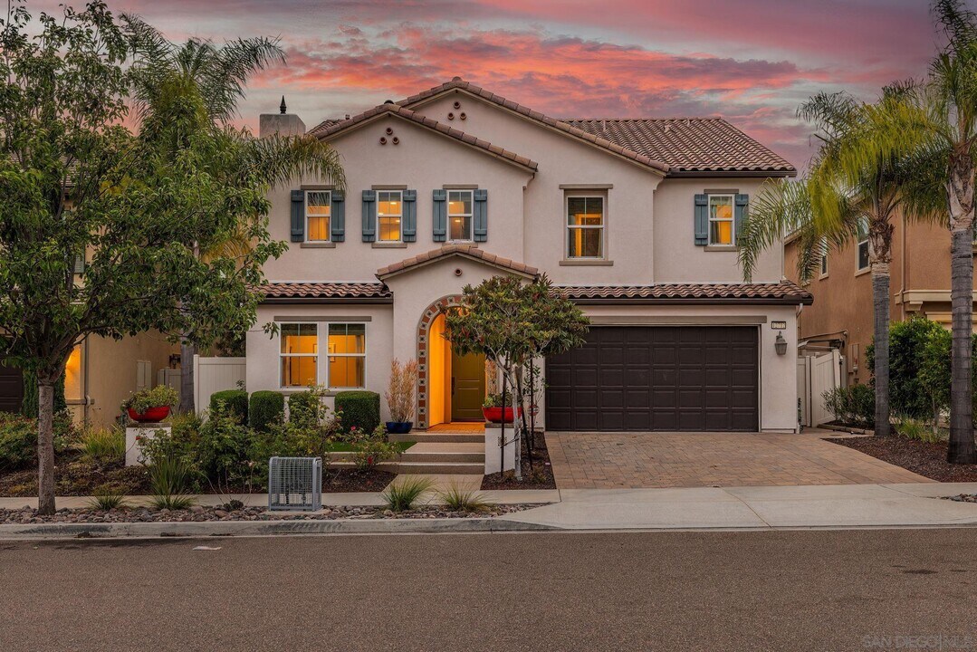 12712 Cloudbreak Ave in San Diego, CA - Building Photo