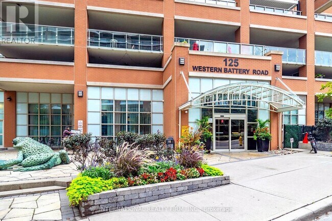 125 Western Battery Rd in Toronto, ON - Building Photo - Building Photo