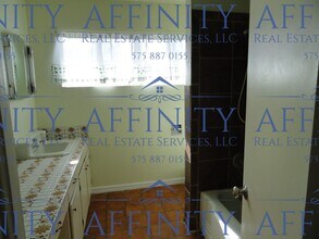 704 Lakeside Dr in Carlsbad, NM - Building Photo - Building Photo