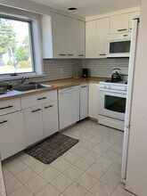 389 Andrews Rd in East Williston, NY - Building Photo - Building Photo