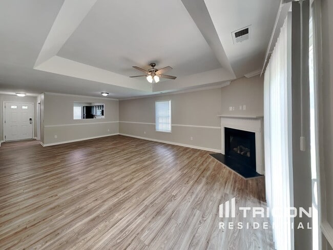 1204 Green Turf Ln in Elgin, SC - Foto de edificio - Building Photo