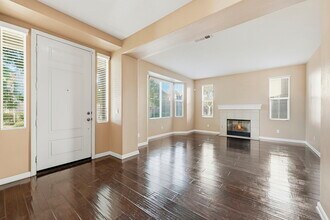 31853 Red Pine Way in Temecula, CA - Foto de edificio - Building Photo