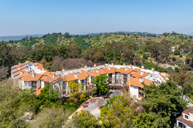 Catalina Terrace in Los Angeles, CA - Foto de edificio - Building Photo