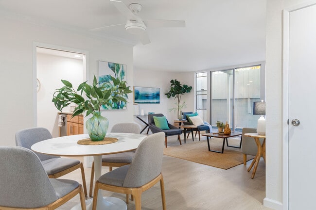 811 York St, Unit 131 in Oakland, CA - Foto de edificio - Building Photo