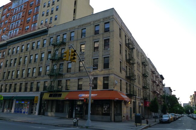 2094 Frederick Douglass Blvd in New York, NY - Foto de edificio - Building Photo