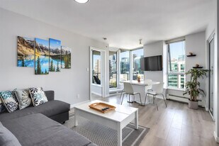 188 Keefer Pl in Vancouver, BC - Building Photo
