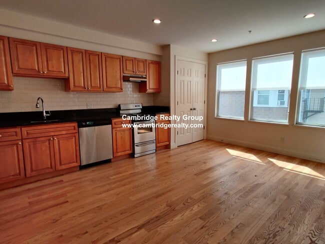 378 Harvard St, Unit 3 in Cambridge, MA - Building Photo - Building Photo
