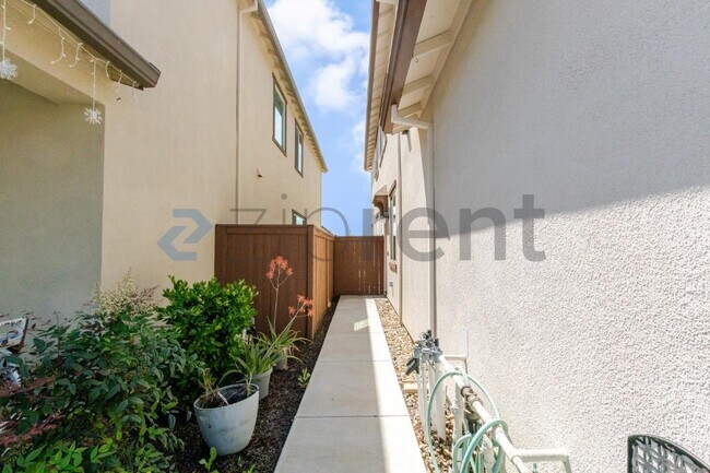 6193 Oberlander Dr in Roseville, CA - Building Photo - Building Photo