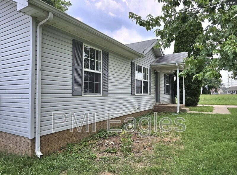 112 Waterford Dr in Oak Grove, KY - Building Photo