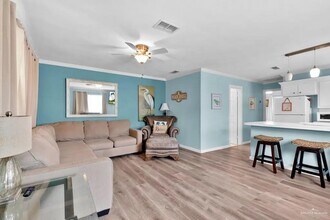 19 W Gardenia St in South Padre Island, TX - Building Photo - Building Photo