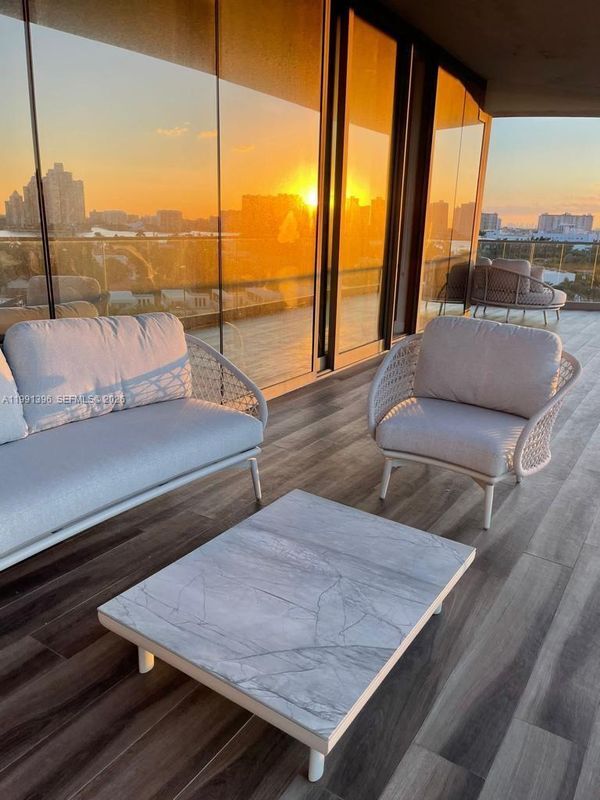 18975 Collins Ave in Sunny Isles Beach, FL - Foto de edificio - Building Photo