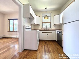 20 Willow St, Unit 2 in Newton, MA - Building Photo