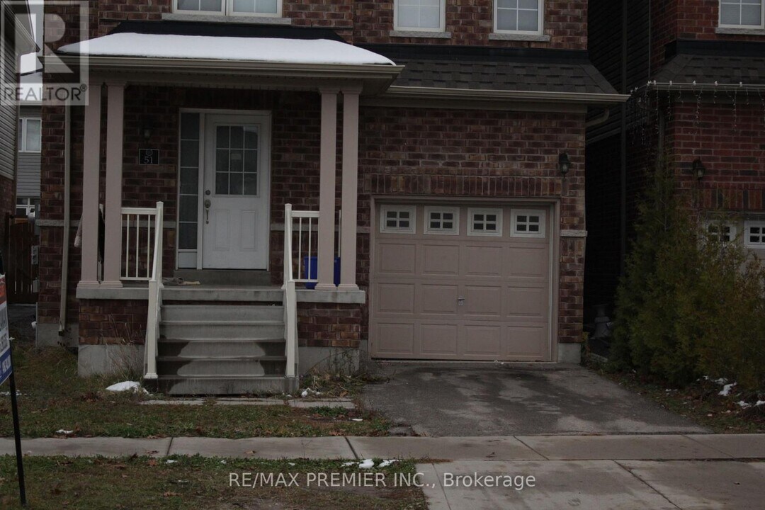 51 Mullholland Ave in Cambridge, ON - Building Photo