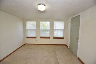 507 Lincolnway E in Mishawaka, IN - Foto de edificio - Building Photo