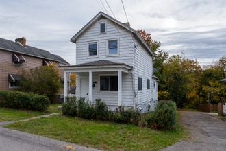 3810 Clark St in West Mifflin, PA - Foto de edificio - Building Photo