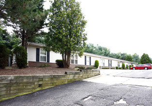 Summer Hill Apartments in Akron, OH - Building Photo - Building Photo