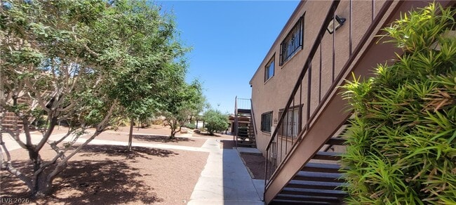 property at 615 S Royal Crest Cir