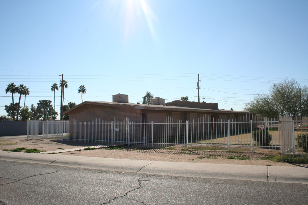 2101 W Heatherbrae Dr in Phoenix, AZ - Building Photo