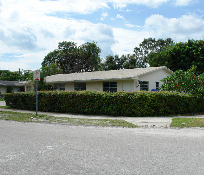 2500 NE 191st St in Miami, FL - Building Photo - Building Photo