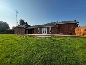 2886 London Line in Sarnia, ON - Building Photo - Building Photo