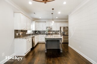 4669 Pebble Lake Dr in Winston-Salem, NC - Foto de edificio - Building Photo