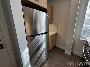 65 Park Dr, Unit 111-44 in Boston, MA - Foto de edificio - Building Photo