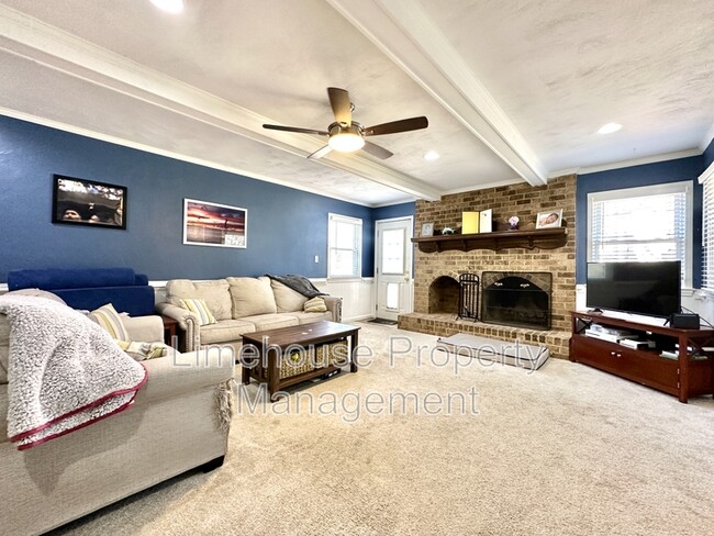 704 Mildenhall Dr in Chesapeake, VA - Building Photo - Building Photo